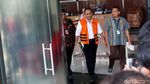 Usai Diperiksa KPK, Marianus Sae Kembali Pose 2 Jari