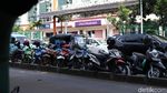 Duh! Ojek Online Kuasai Jalan Mangga Dua Raya