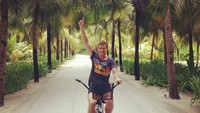 Masih di Maldives, Dzeko kelihatan girang sekali liburan di sana. Foto ini diambil sekitar tahun 2013 (ed_dzeko/Instagram)