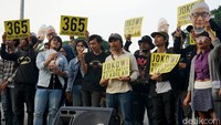 Meski telah setahun berlalu kasus teror air keras terhadap Novel belum juga terungkap. Siapa pelaku dan dalangnya?