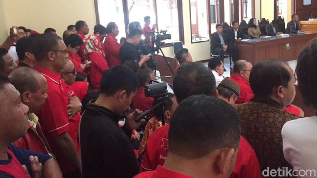 Suasana di ruang sidang