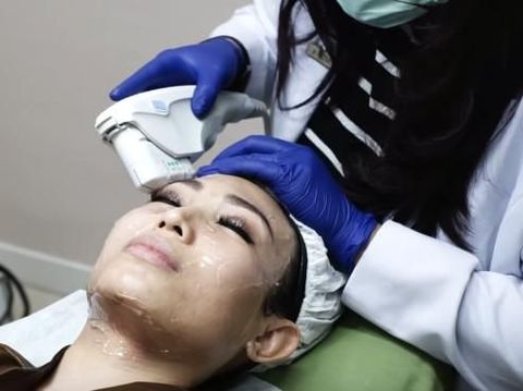 Fantastis! Perawatan Wajah Ayu Dewi Seharga Motor Sport