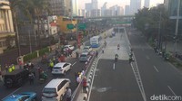Underpass Mampang-Kuningan dibuka pagi ini. Arus lalu lintas langsung terpantau ramai lancar (Foto: Samsudhuha Wildansyah/detikcom)