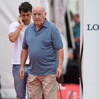 Bos Zara Amancio Ortega punya kekayaan mencapai Rp 945 triliun. Tapi ia lebih memilih makan di kantin bersama karyawannya di kantor pusat Zara, Spanyol. Amancio juga lebih suka berpakaian simpel setiap hari. Foto: Getty Images