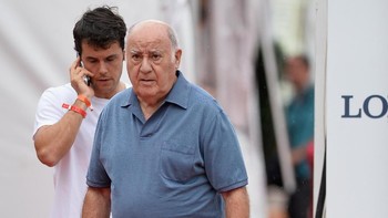 Amancio Ortega meraup USD 28,7 miliar (Rp 481 triliun) dengan kekayaan bersih USD 145,2 miliar atau bila dikonversikan menjadi Rp 2.434 triliun. Dia bergerak di industru fesyen dan retail. Foto: Getty Images