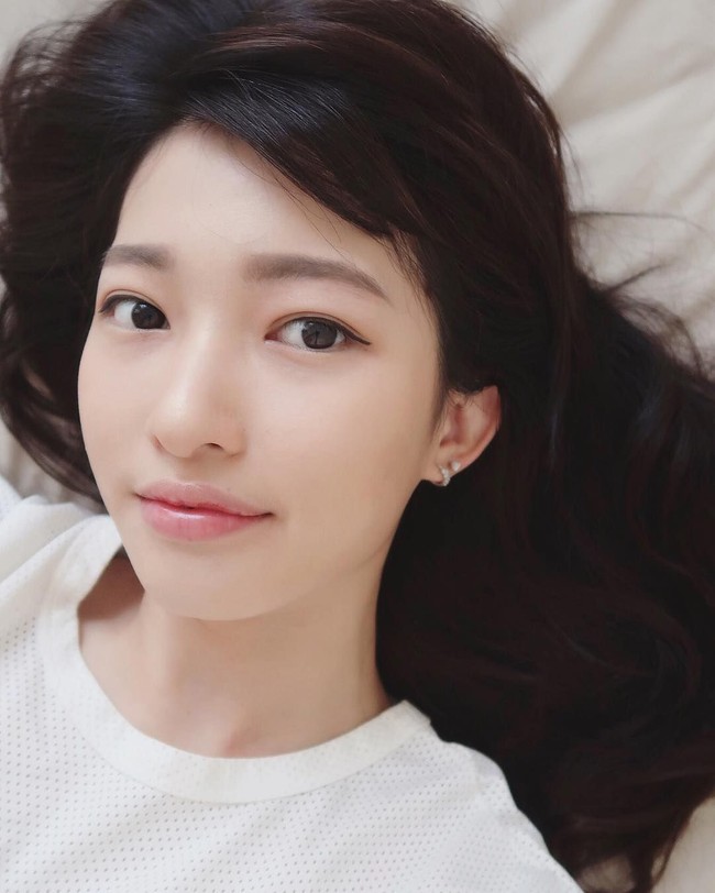 Suzy dengan kearifan lokal, komentar netizen dengan nama akun Instagram @sabitadfrliza. Beneraaan mirip suzyyyy, tambah netizen lainnya.  Foto: Instagram