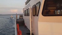 Kapal pengawas Hiu Macan Tutul 001 mengamankan 2 kapal tersebut ke Pangkalan PSDKP Bitung. Sementara untuk satu kapal sisanta berhasil kabur. Pool/KKP.