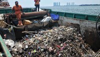 Sampah-sampah ini akan dibuang ke TPS Bantar Gebang.