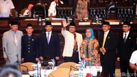 Selain Pelantikan PAW anggota DPD juga dilakukan pengambilan putusan dan pengesahan pertimbangan calon anggota BPK dan Sosialisasi Materi draf peraturan DPD tentang tata tertib.