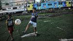 Potret Kehidupan di Pinggir Rel Kereta Api Jakarta