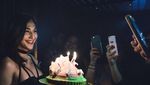 Cantik! Begini Gaya Mantan Artis Cilik Dena Rachman Saat Makan