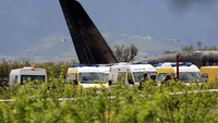 Media lokal Aljazair awalnya melaporkan lebih dari 100 orang tewas. Jumlah korban tewas bertambah secara drastis dalam beberapa jam. Dengan laporan terbaru dari Kementerian Pertahanan Aljazair menyebut korban tewas bertambah menjadi 257 orang tewas. Kebanyakan korban tewas merupakan personel militer setempat. (Foto: Dok. ENNAHAR TV/Handout/ via REUTERS)