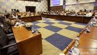 Ketua Komisi X Dede Yusuf mempertanyakan perihal penjatuhan sanksi etik IDI terhadap dr Terawan dari segi ekspansi ahli kesehatan transnasional.
