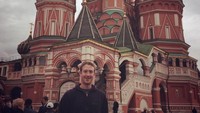 Momen ini dibagikan pada tahun 2012 lalu. Senyum semringah MArk saat sedang liburan di Moskow, Rusia. (Mark Zuckerberg/Facebook)