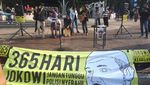 Aksi Dukung Novel di Depan Istana: Ngerap Hingga Baca Puisi
