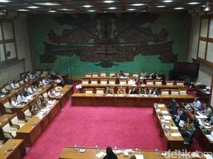 Bos OJK dan Bank Muamalat Beri Penjelasan ke DPR soal Permodalan