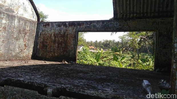 Salah satu sudut gerbong kereta yang mangkrak di Purworejo. 