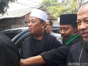 Terus Diterpa Isu Rumah Tangga, Opick Larut dalam Kesibukan Lain