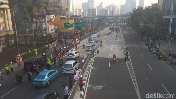Potret Arus Lalin di Underpass Mampang yang Resmi Dibuka