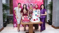 Tampak teman-temannya seperti Chef Farah Queen dan Liliana Tanoesoedibjo. Pool/Ismail/detikFoto.