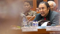 Ketua Umum PB IDI Ilham Oetama Marsis menjawab pertanyaan-pertanyaan Komisi IX.