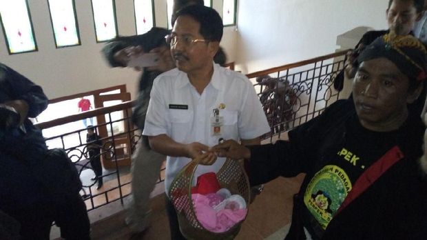 Dianggap Tidak Pro Rakyat, Bupati Ponorogo Dituntut Lengser