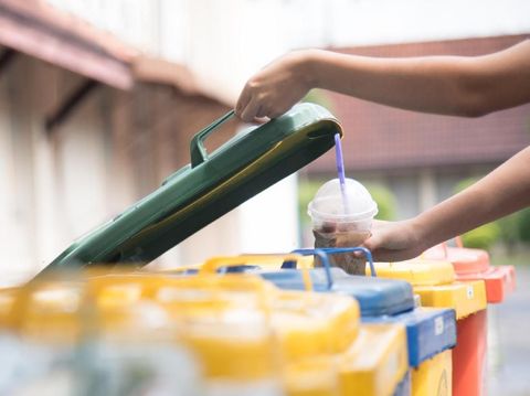 Mengenal Gaya Hidup Freegan, Hemat dengan Cari Makan dari Tempat Sampah