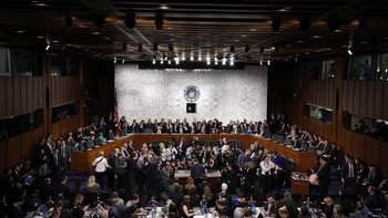 Suasana ruang sidang Facebook dan parlemen AS. Foto: Reuters