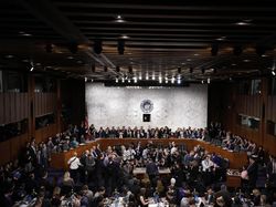 Aksi Zuckerberg Duel dengan DPR AS