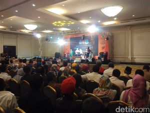 Suami Jadi Tersangka Suap, Istri Abubakar Tetap Ikuti Debat Pilbup