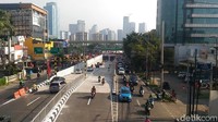 Arus lalu lintas tampak lancar karena Underpass Mampang telah dibuka (Foto: Samsudhuha Wildansyah/detikcom)