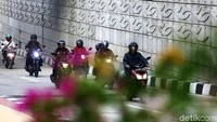 Tidak terlihat kemacetan sama sekali di Underpass Mampang pagi ini.
