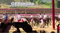 Anies berada di belakang Prabowo. Ia mengenakan seragam dinas Pemprov DKI Jakarta saat menghadiri rakornas Gerindra. (Foto: Instagram Raditya/Kadept DPP Gerindra)