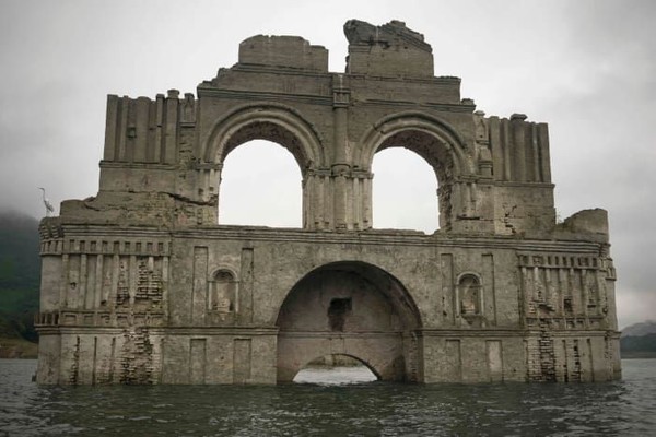 Di Temple of Santiago itu juga, Bartolome yang menjadi uskup pertama Chiapas membuat berbagai kebijakan seperti menghapus perbudakan dan lainnya (CNN Style) Di Temple of Santiago itu juga, Bartolome yang menjadi uskup pertama Chiapas membuat berbagai kebijakan seperti menghapus perbudakan dan lainnya (CNN Style)