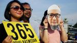 Setahun Digantung, Pendukung Novel Gelar Aksi di Istana