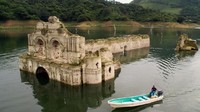 Berbeda dengan kejadian di tahun 2002, pada tahun 2015 lalu Temple of Santiago kembali muncul setengah ke permukaan. Traveler yang mau berkunjung harus menyewa kapal boat penduduk sekitar, karena air tidak sepenuhnya surut (BBC Travel)