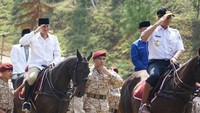 Anies yang juga mengenakan riding boot coklat juga menyapa kader Gerindra dari atas kuda. (Foto: Instagram Raditya/Kadept DPP Gerindra)