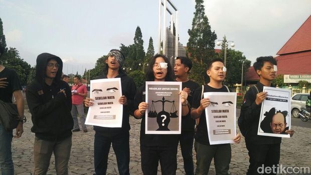 Demo mahasiswa UGM terkait kasus penyiraman air keras Novel Baswedan.