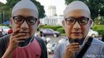 Setahun Digantung, Pendukung Novel Gelar Aksi di Istana