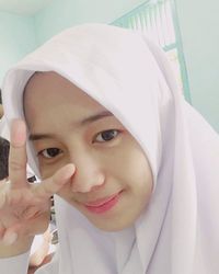 Dena Eks JKT48 Berhijab, Ini Gayanya yang Bisa Jadi Inspirasi Remaja