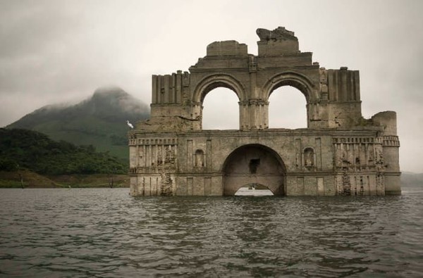 Temple of Santiago muncul kembali ke permukaan setelah tenggelam selama berpuluh-puluh tahun (CNN Style) Temple of Santiago muncul kembali ke permukaan setelah tenggelam selama berpuluh-puluh tahun (CNN Style)