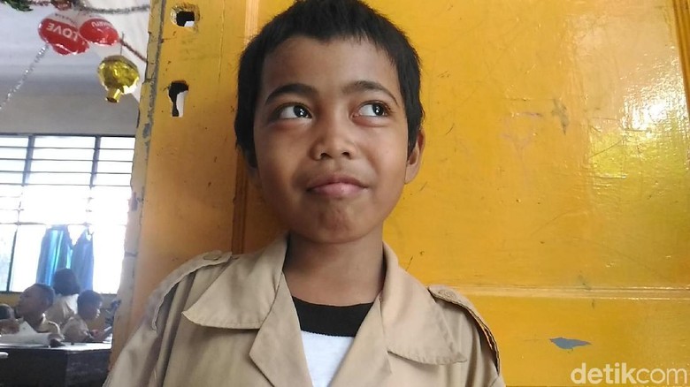 Menjumpai Alpin, Bocah SD yang Viral Naik KRL Parungpanjang-Tn Abang Menjumpai Alpin, Bocah SD yang Viral Naik KRL Parungpanjang-Tn Abang