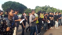 Aksi unjuk rasa digelar di Silang Monas yang menghadap ke Istana Negara.  (Foto: Noval Dhwinuari Antony/detikcom)