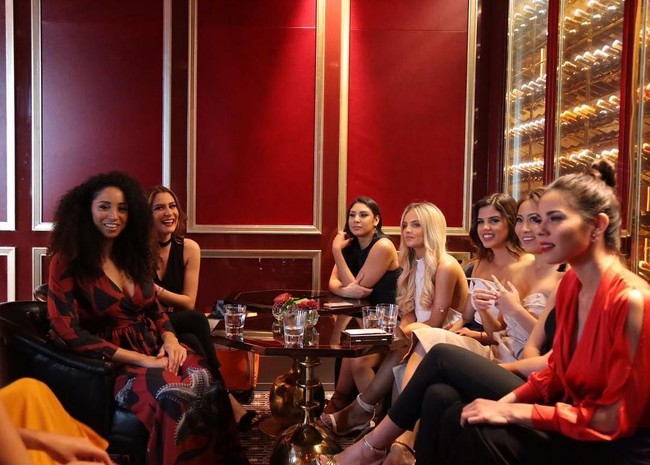 “Aku undang semua finalis Miss Universe 2015, termasuk pemenangnya, Pia Wurtzbach. Tapi nggak semuanya bisa hadir karena bentrok dengan kegiatan masing-masing,” ujar Anin. (Foto: Instagram/@officialputeriindonesia)