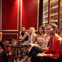 “Aku undang semua finalis Miss Universe 2015, termasuk pemenangnya, Pia Wurtzbach. Tapi nggak semuanya bisa hadir karena bentrok dengan kegiatan masing-masing,” ujar Anin. (Foto: Instagram/@officialputeriindonesia)