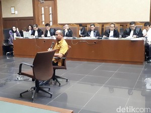 Pembagian Fee Proyek untuk Bupati Rita Dibongkar di Sidang