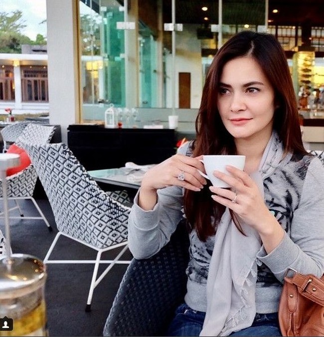 Pesona Cut Tari Saat Makan hingga Manfaat Minum Kopi untuk Berat Badan