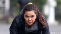 Kini, setelah 23 tahun sejak dia mengenal panahan, Dinda belum mau berhenti. Deretan medali di SEA Games dan Kejuaraan Dunia belum membuatnya puas. Dia termotivasi oleh medali-medali ibundanya.