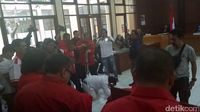 Kader PKPI sujud syukur di ruang sidang