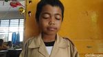 Senyum Alpin, Bocah yang Naik KRL Parung-Tn Abang untuk Sekolah